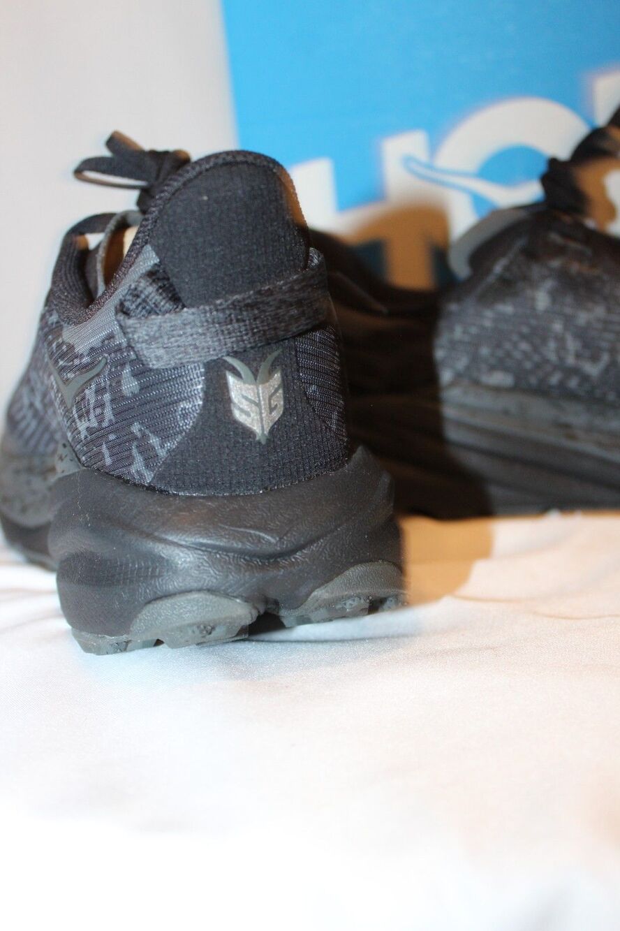 Hoka Women's Speedgoat 6 GTX Wide Running Athletic Sneakers Black NIB 8 D - Picture 7 of 8